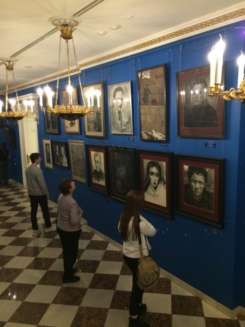 Фотопрогулка по Картинной галерее народного художника СССР Ильи Глазунова