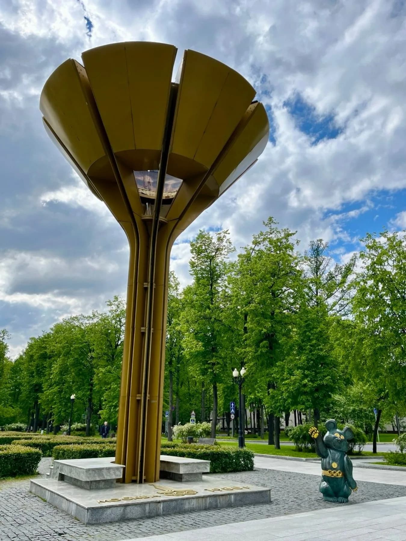 Прогулка по Лужникам с экскурсией по Большой спортивной арене