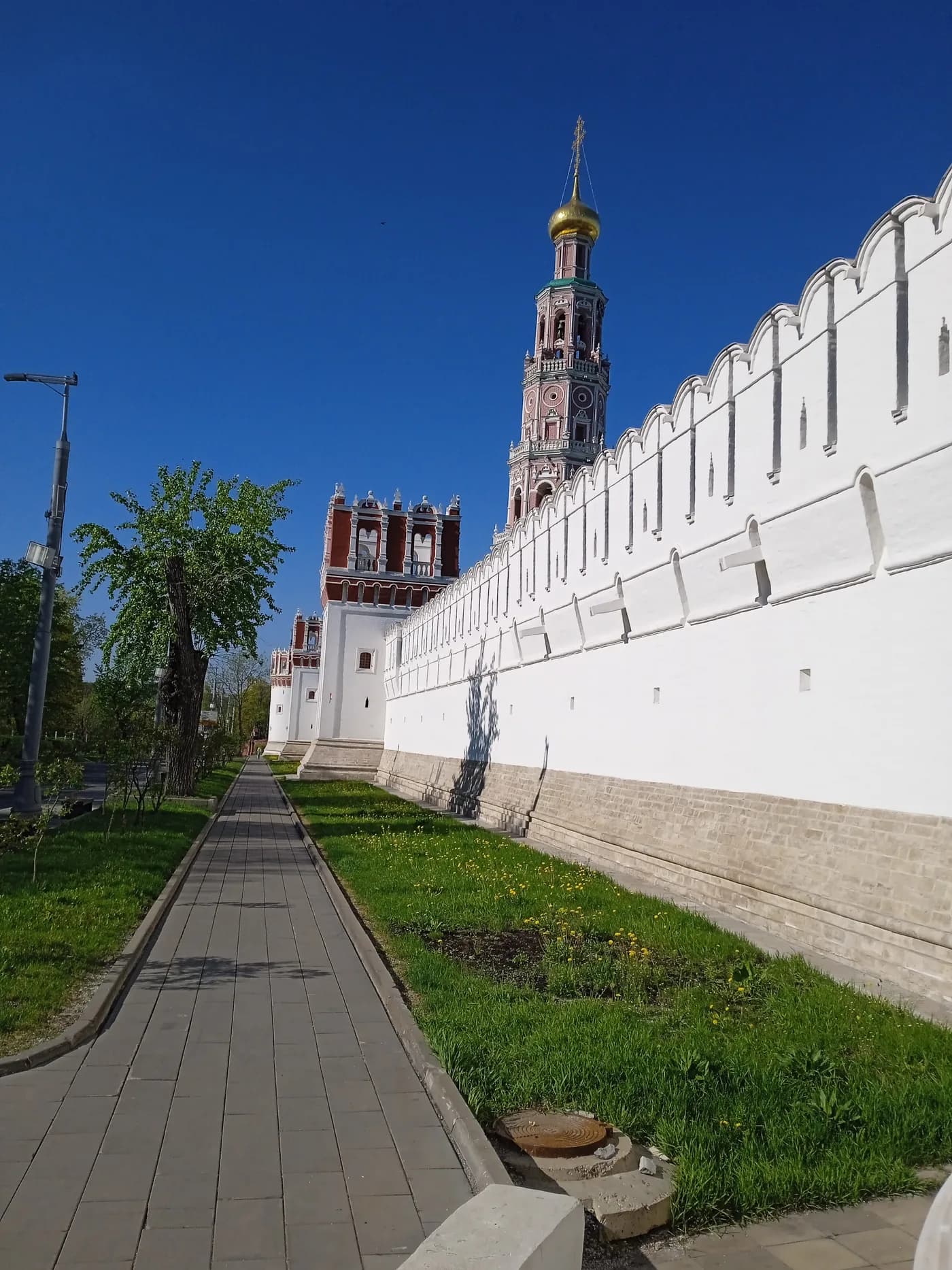 Женские судьбы Новодевичьего монастыря — весенняя прогулка
