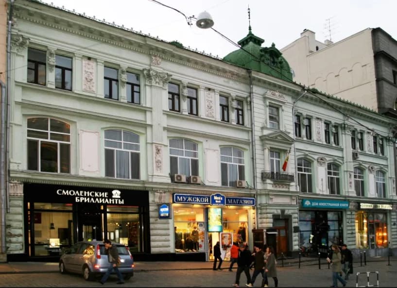 Прогулка по проходным дворам в центре Москвы
