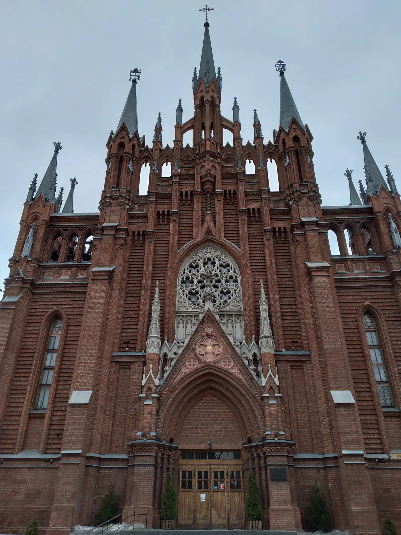 Католические храмы Москвы: прогулка по двум святыням
