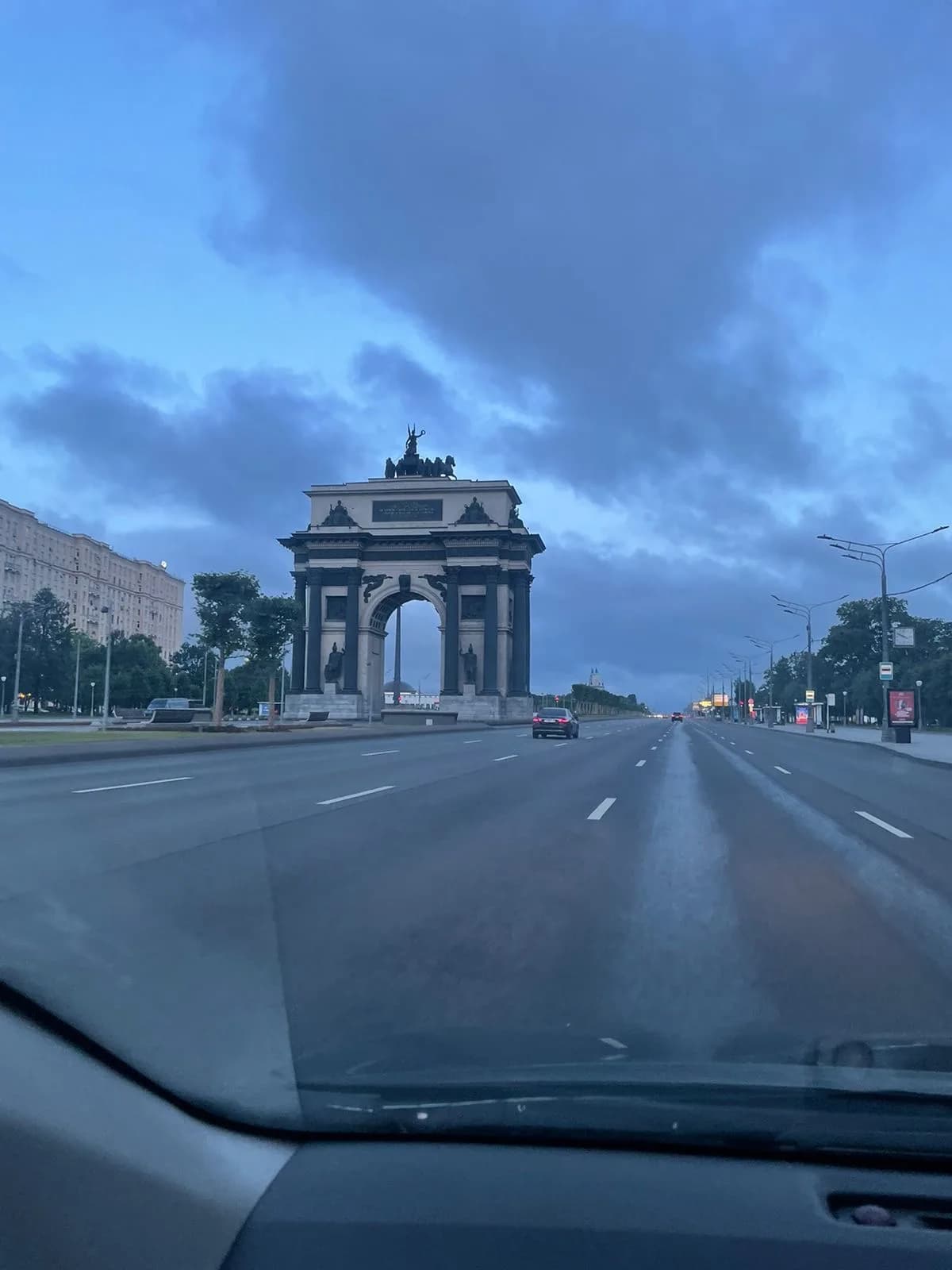 Дружественная «Не Экскурсия» по Москве на личном автомобиле