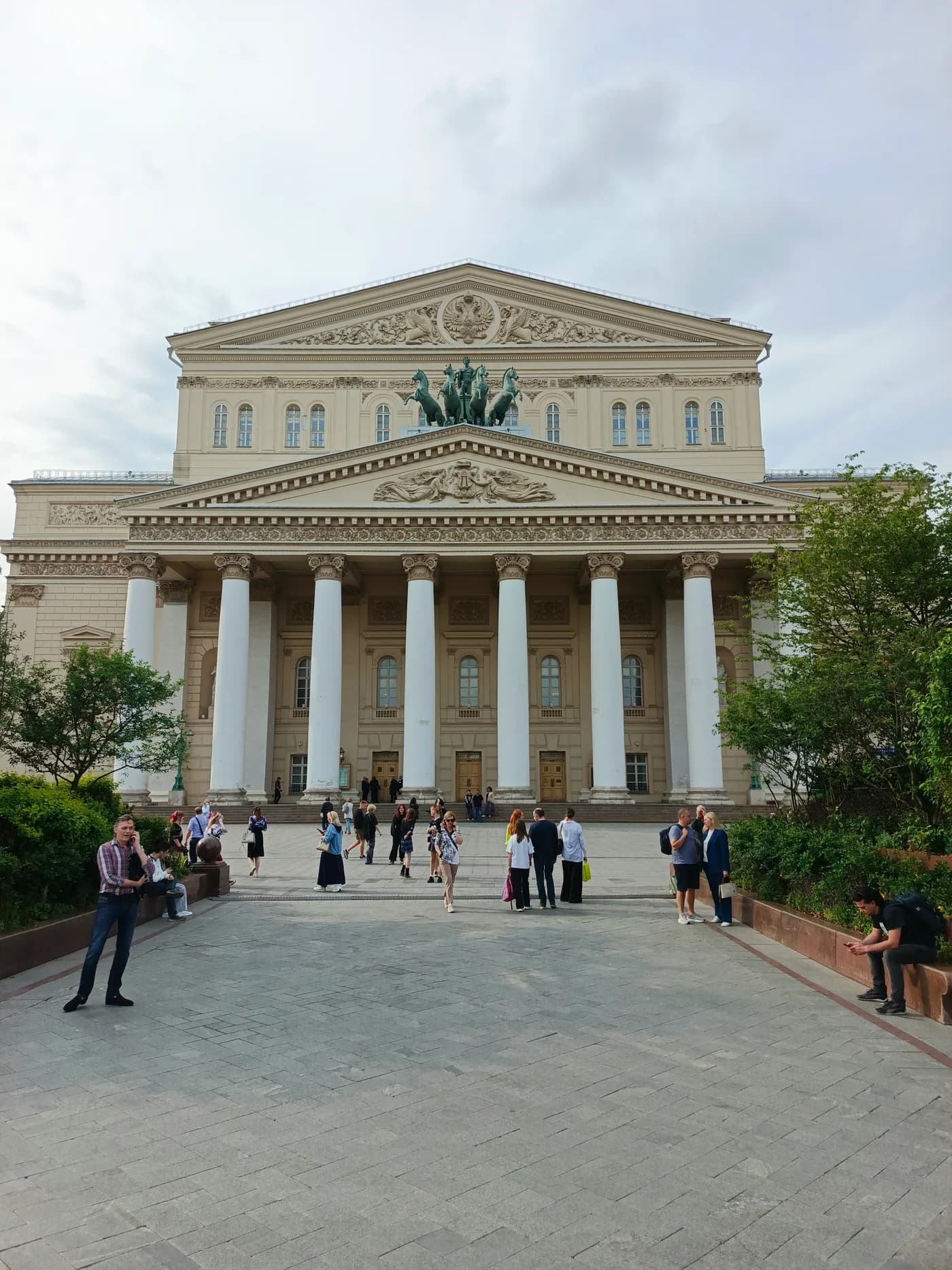 Прогулка по центральным площадям Москвы: от Большого театра до Боровицкой площади
