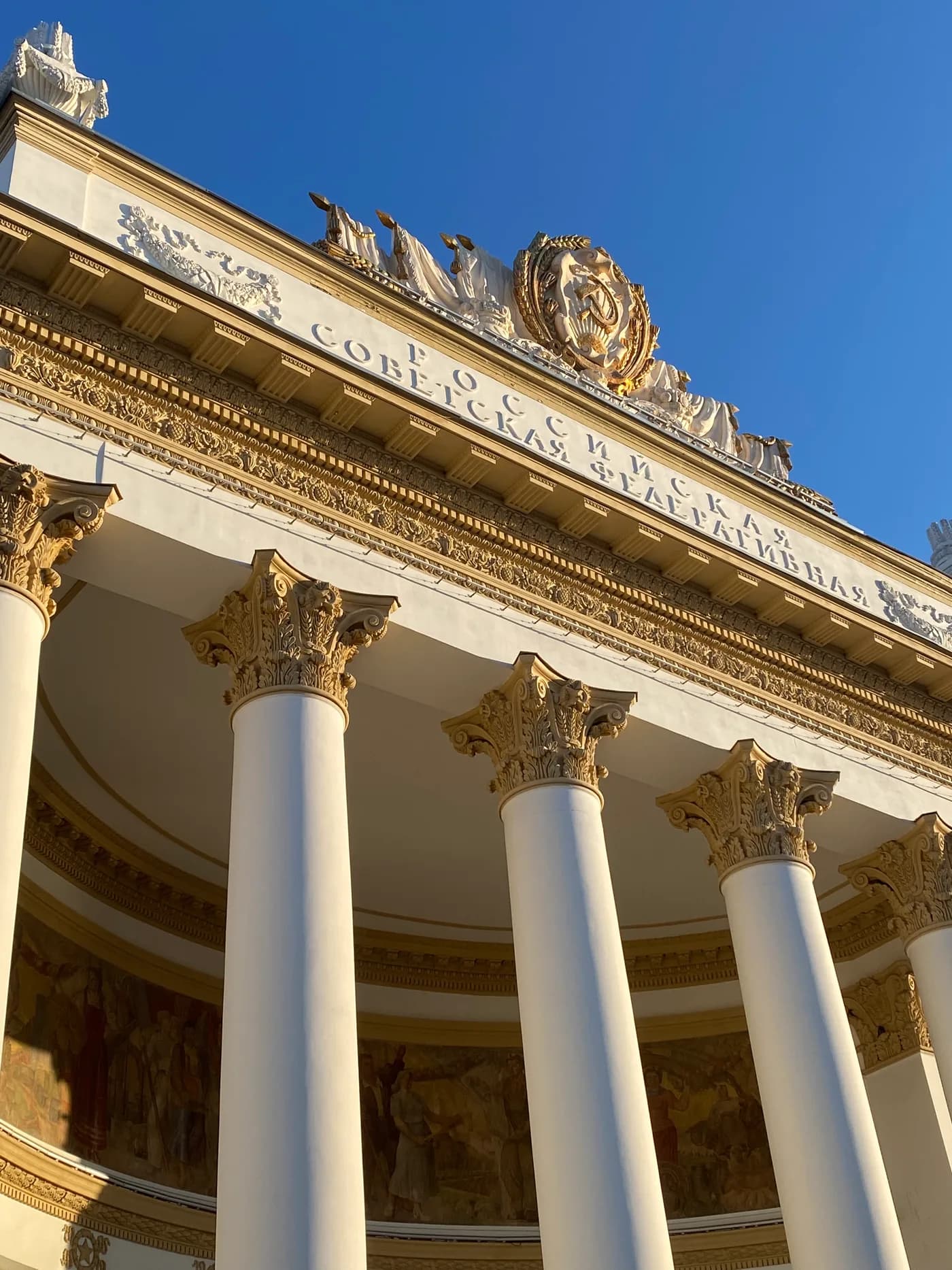 Прогулка по ВДНХ для всей семьи с гидом