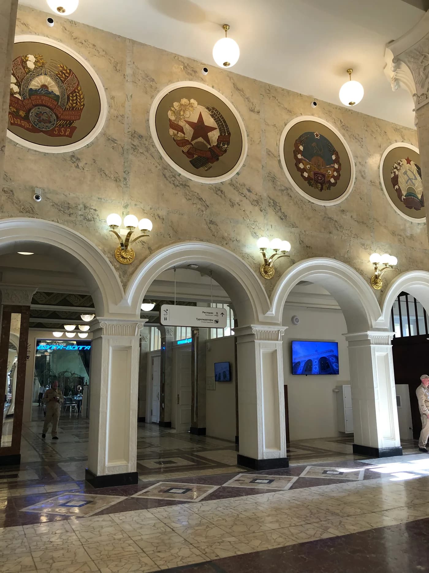 Прогулка по Северному речному вокзалу с осмотром интерьеров