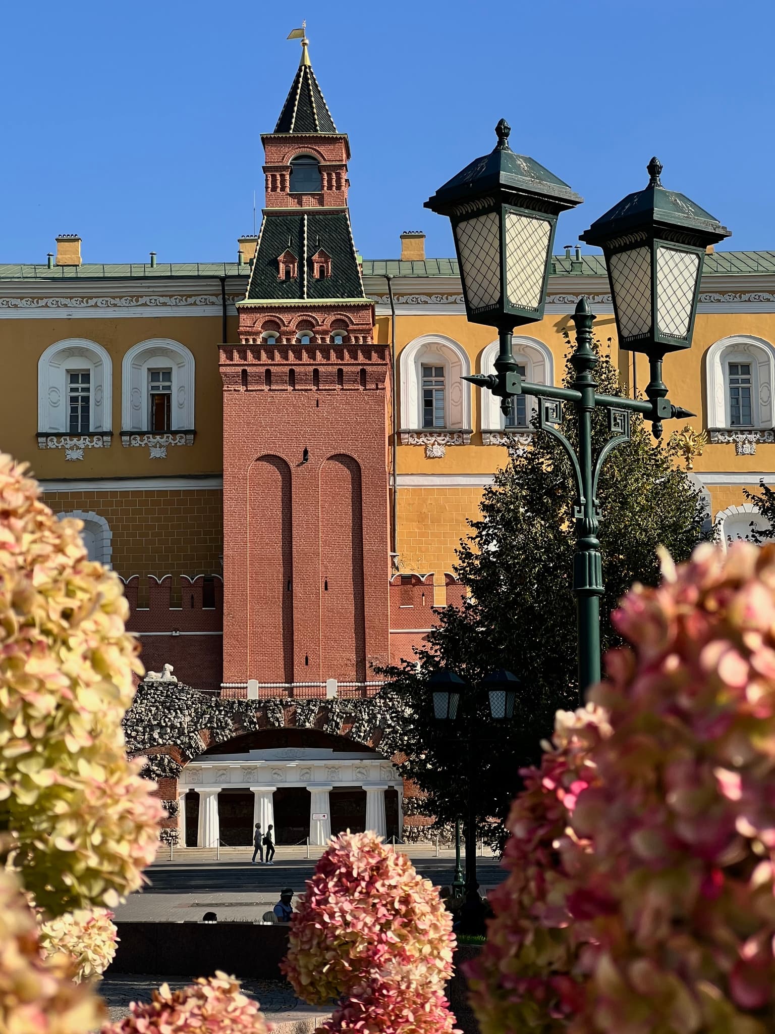 Индивидуальная прогулка по Александровскому саду: тайны и легенды