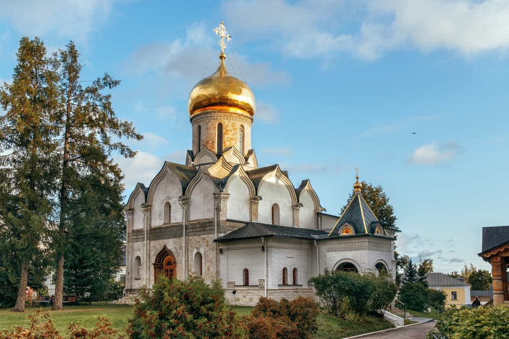 Звенигород и Саввино-Сторожевский монастырь с историком, кадр 2