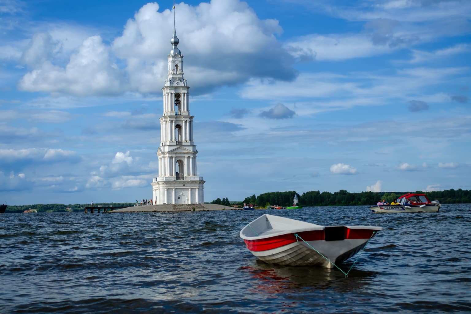 Однодневная прогулка в Углич и Калязин с выходом на водохранилище, кадр 4