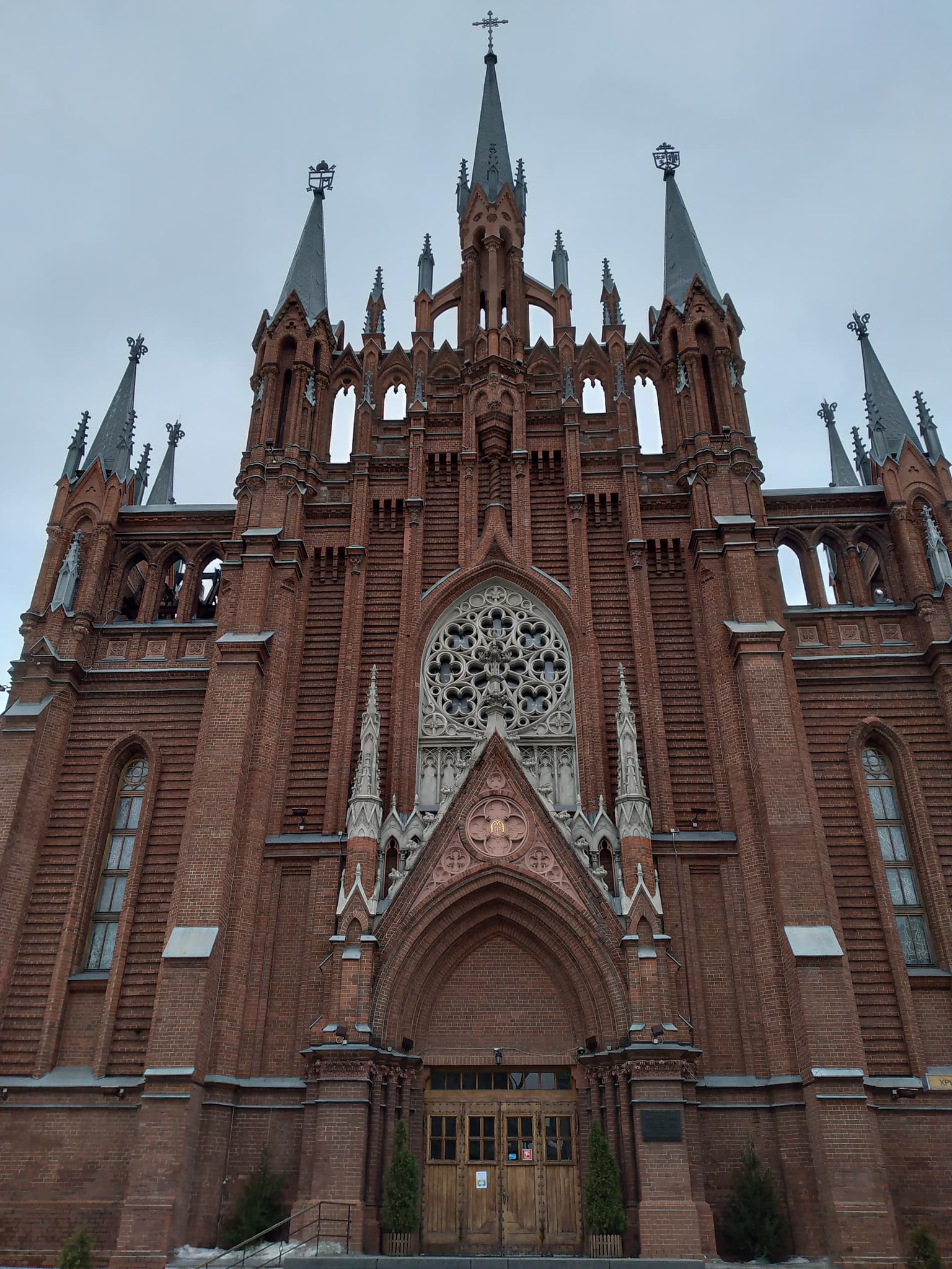 Католические храмы Москвы: прогулка по двум святыням