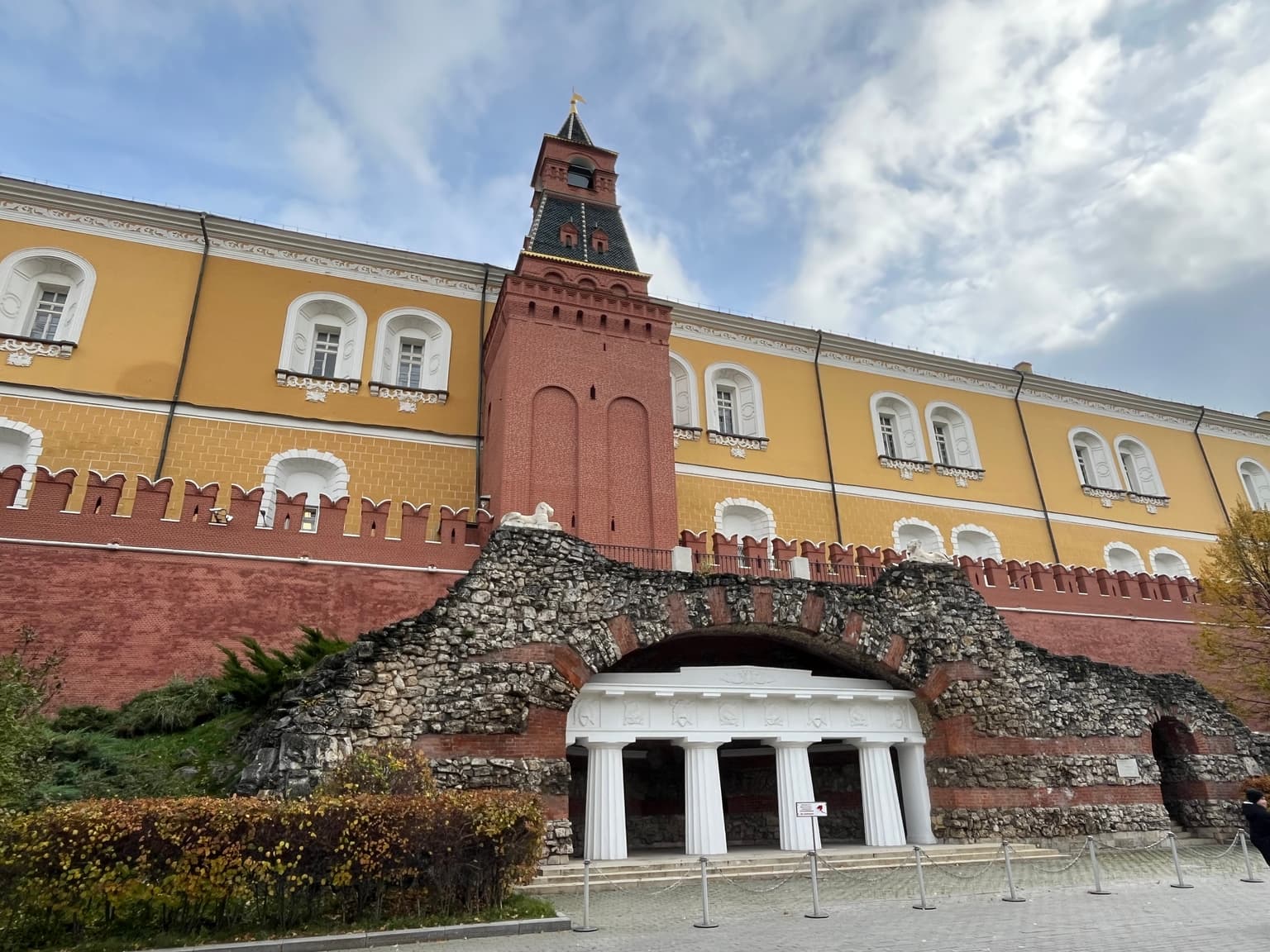 Три памятника русского духа в Александровском саду, кадр 3