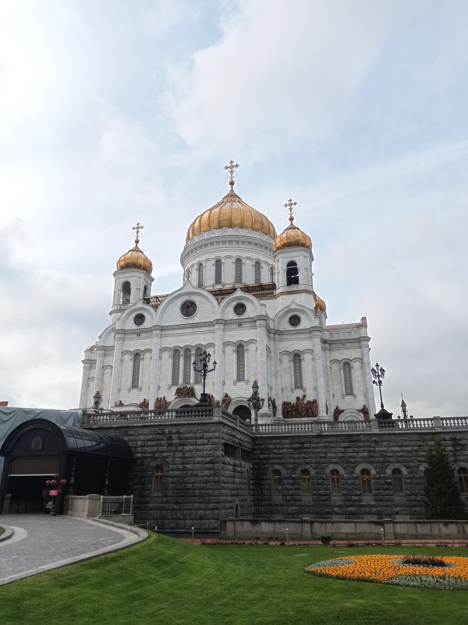 Храм Христа Спасителя и память 1812 года, кадр 3