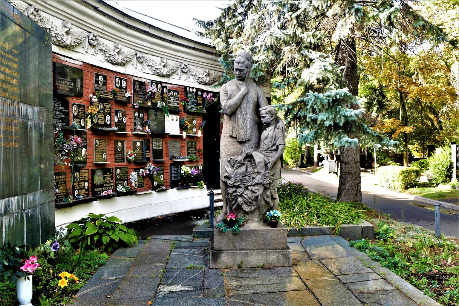 Новодевичье кладбище — место памяти великих, кадр 2