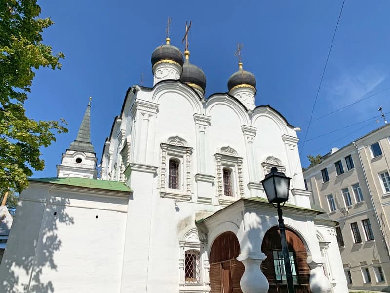 Ивановская горка и Солянка: прогулка по старым улочкам и современным местам