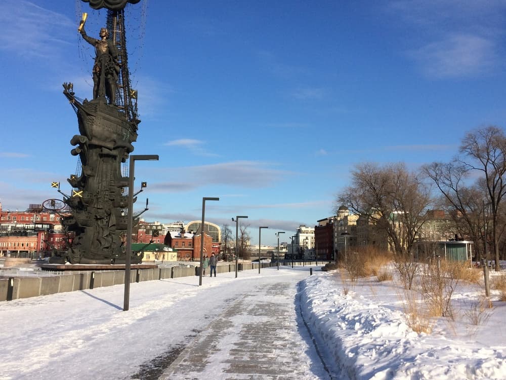 Памятник Петру Первому на Москве-реке