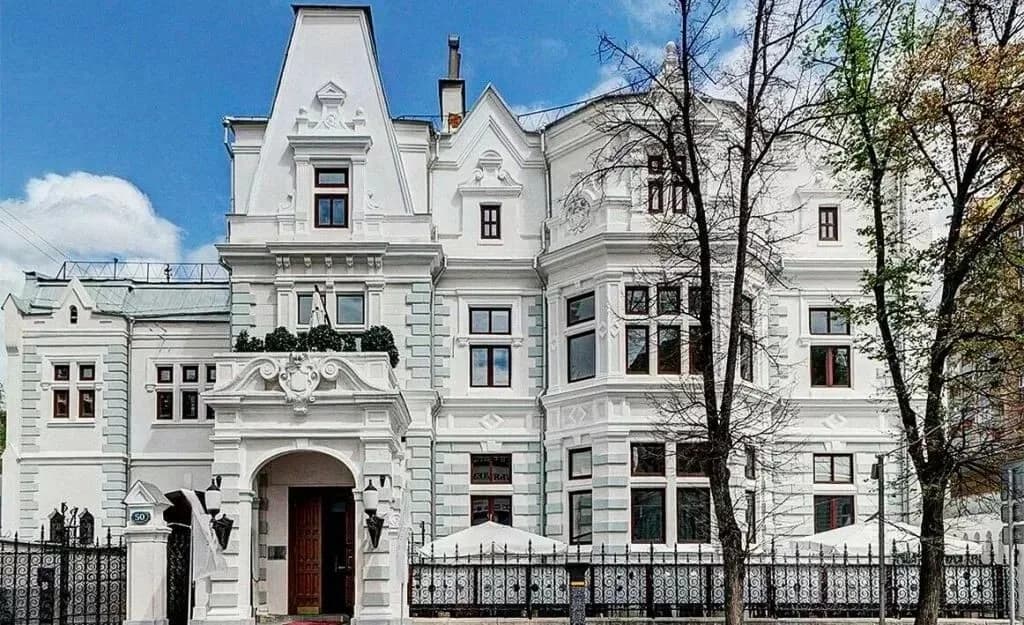 Поварская: аристократические особняки и Центральный дом литераторов